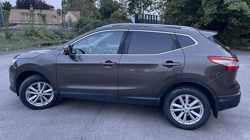 Brun Begagnad 2016 Nissan Qashqai N-TEC SUV | 95 000 kr (Bra pris) - Bild 1/4