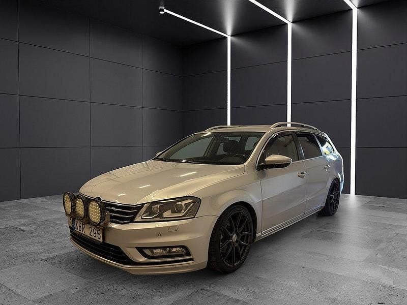 Silver Begagnad 2013 VW Passat R-line Kombi | 89 900 kr (Marknadspris) - Bild 1/4