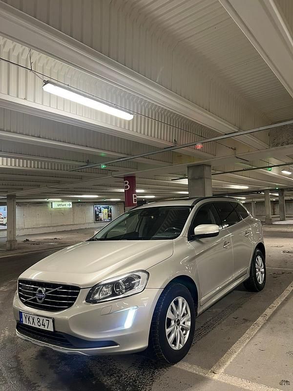 Begagnad Volvo XC60 190 HK (139 kW) 2017 Ljusbeige SUV