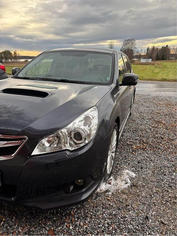 Grå Begagnad 2012 Subaru Legacy Kombi | 60 000 kr (Marknadspris) - Bild 1/4