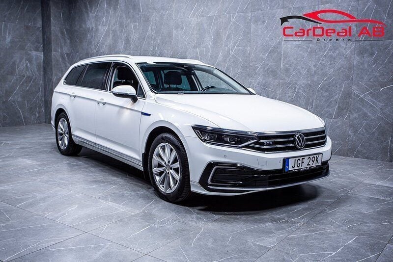 Vit Begagnad 2021 VW Passat GTE Kombi | 169 800 kr (Superpris) - Bild 1/4