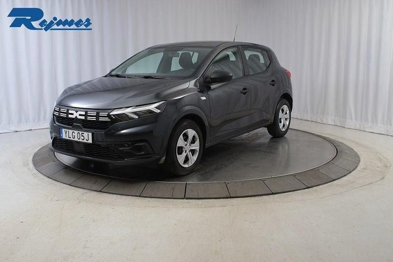 Grå Begagnad 2022 Dacia Sandero Essentiel Halvkombi | 129 800 kr (Bra pris) - Bild 1/4