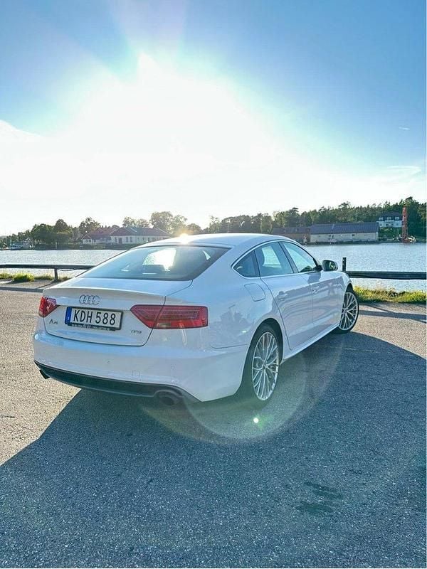 Vit Begagnad 2016 Audi A5 Sportback Sport Halvkombi | 140 000 kr (Marknadspris) - Bild 1/4