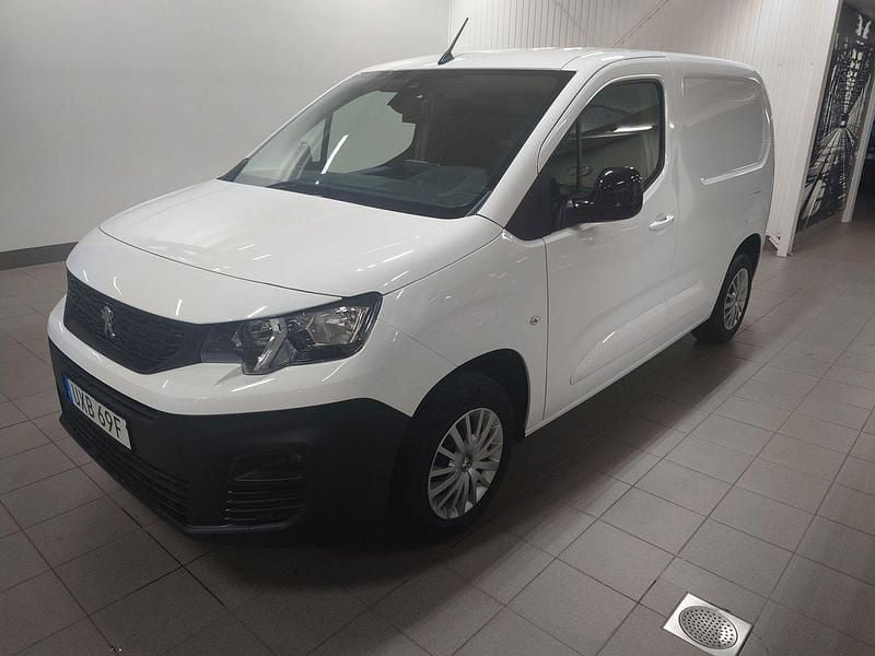 Vit Begagnad 2021 Peugeot Partner Van | 209 900 kr (Dyr) - Bild 1/4