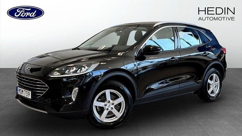 Svart (black) Begagnad 2022 Ford Kuga Titanium SUV | 244 900 kr (Bra pris) - Bild 1/4