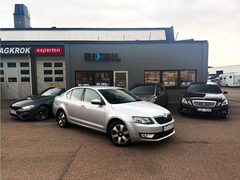 Silver Begagnad 2014 Skoda Octavia Sedan | 64 900 kr (Lite dyr) - Bild 1/4