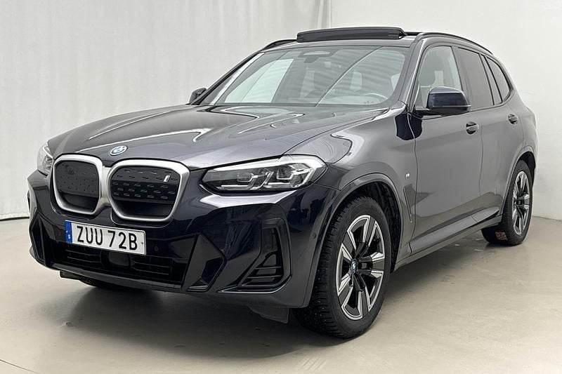 Svart Begagnad 2022 BMW iX3 SUV | 380 000 kr (Bra pris) - Bild 1/4