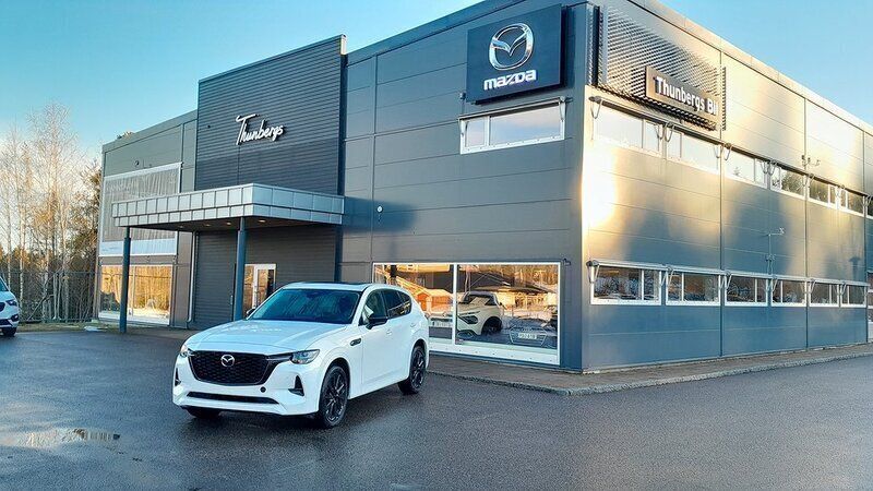 Vit (rhodium white pärlemo) Begagnad 2024 Mazda CX-60 Homura-Line SUV | 570 950 kr (Bra pris) - Bild 1/4