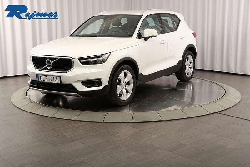 Vit (ice vit) Begagnad 2018 Volvo XC40 Momentum SUV | 269 900 kr (Bra pris) - Bild 1/4