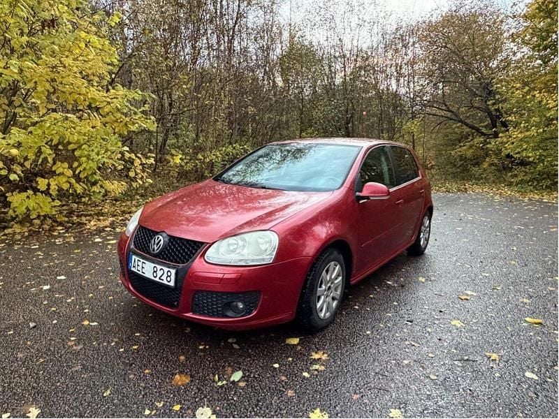 Röd Begagnad 2008 VW Golf VI Trendline Halvkombi | 28 000 kr (Bra pris) - Bild 1/4