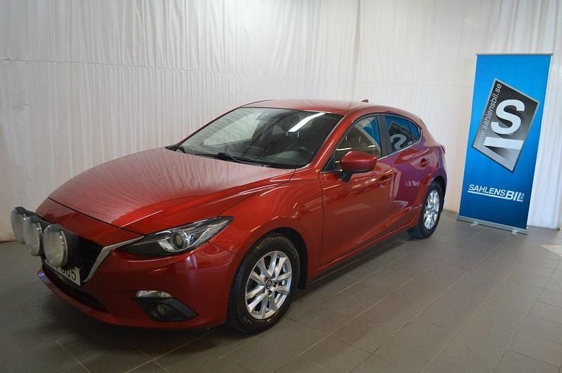 Röd Begagnad 2015 Mazda 3 Inclusive Halvkombi | 135 000 kr (Marknadspris) - Bild 1/4