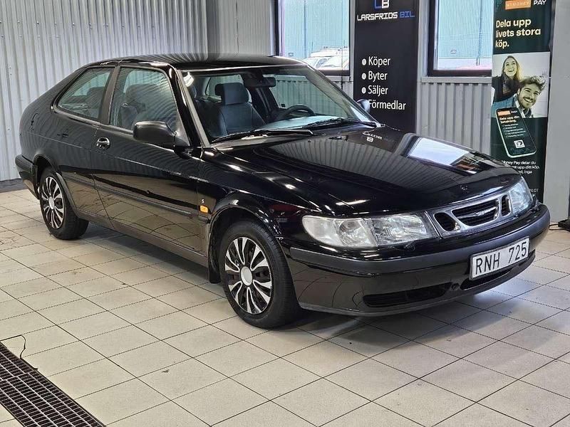 Svart Begagnad 2000 Saab 9-3 Halvkombi | 29 900 kr (Dyr) - Bild 1/4
