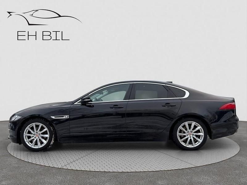 Begagnad Jaguar XF 180 HK (132 kW) 2016 Svart