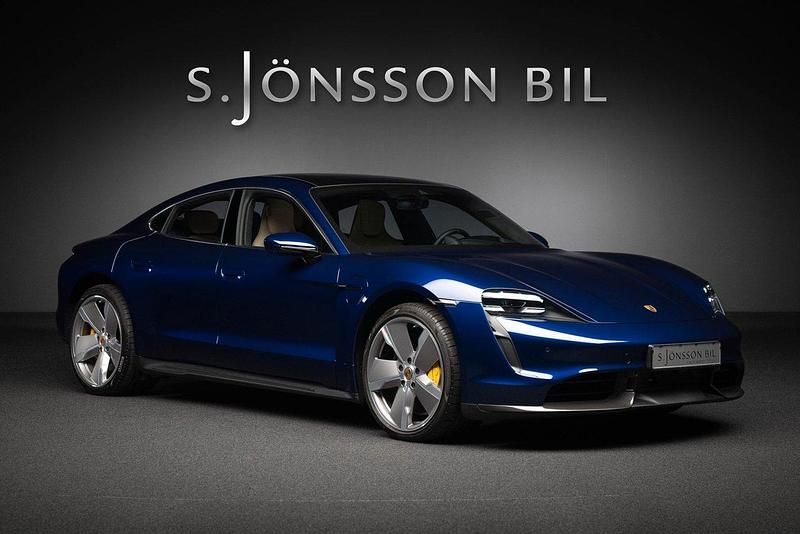 Blå Begagnad 2023 Porsche Taycan Turbo S Sedan | 1 349 000 kr - Bild 1/4