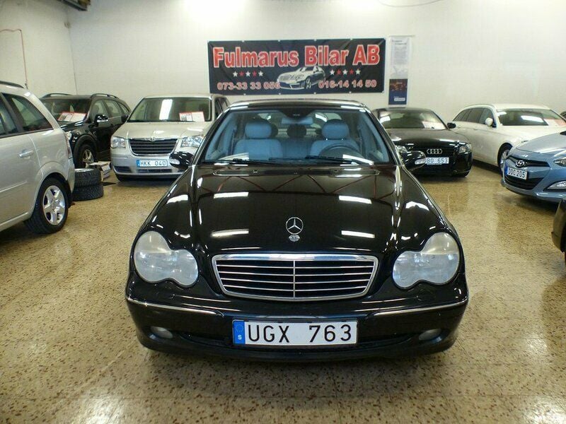 Begagnad Mercedes C320 218 HK (160 kW) 2003 Svart Sedan