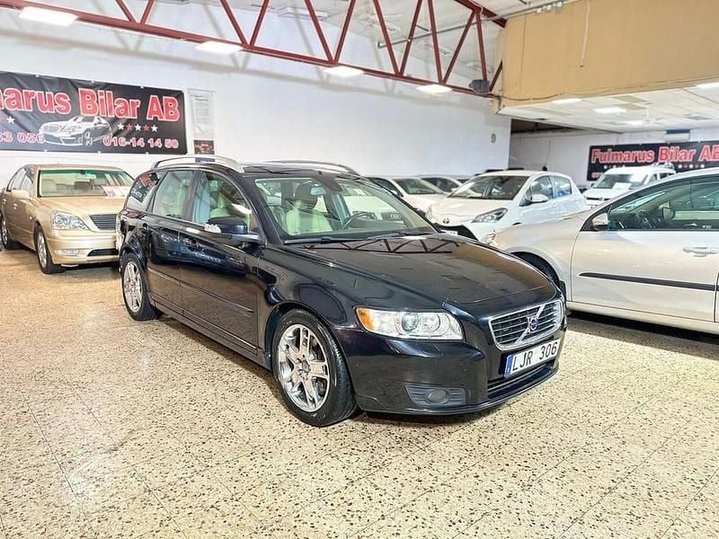 Svart Begagnad 2008 Volvo V50 Summum Kombi | 69 900 kr (Lite dyr) - Bild 1/4