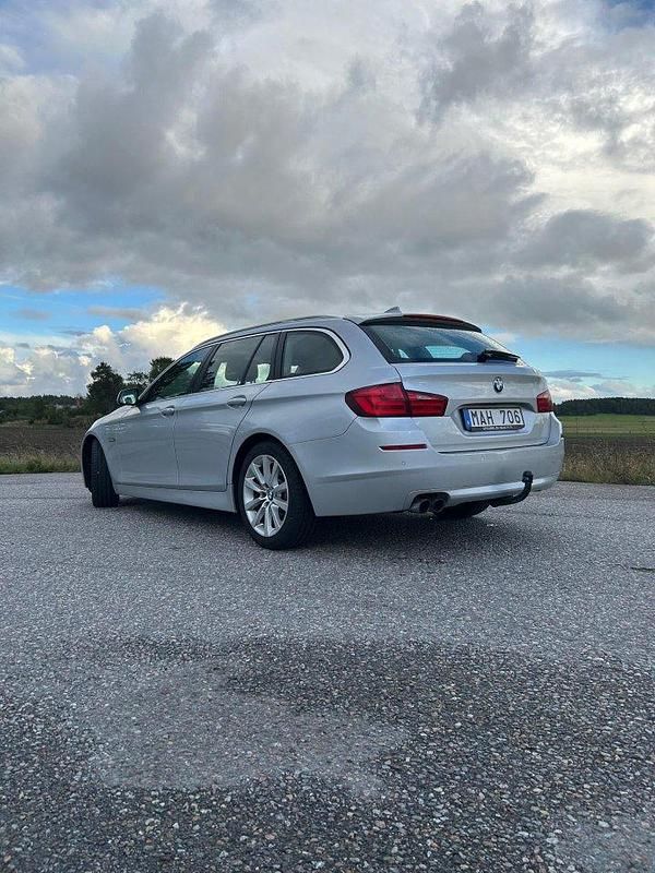Grå Begagnad 2012 BMW 520 Kombi | 85 000 kr (Bra pris) - Bild 1/4