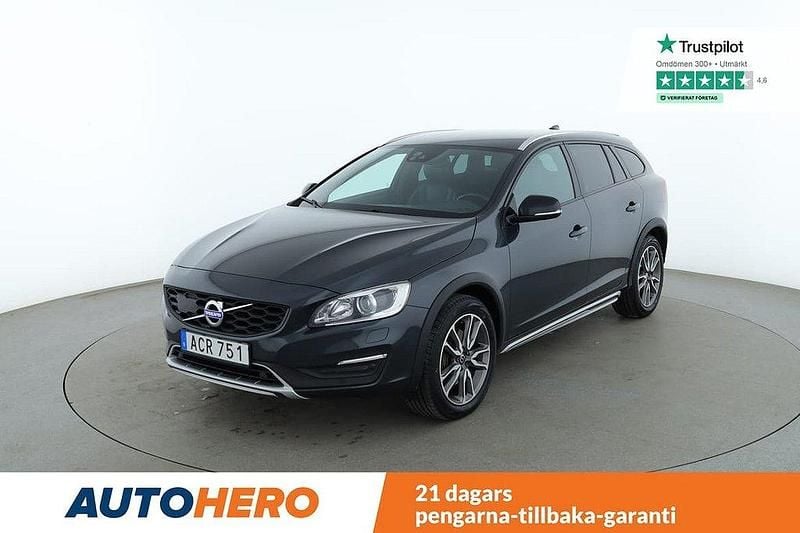 Grå Begagnad 2017 Volvo V60 CC Kombi | 202 000 kr (Bra pris) - Bild 1/4