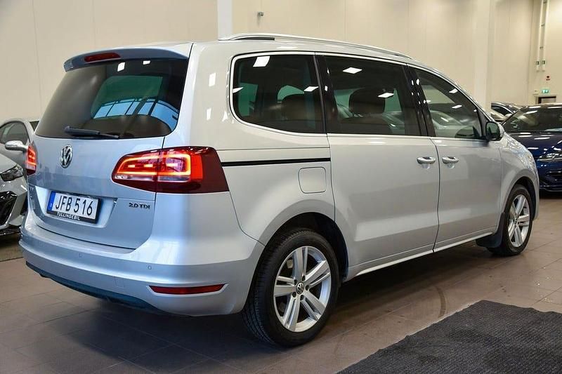 Begagnad VW Sharan 150 HK (110 kW) 2016 Silver Minibuss