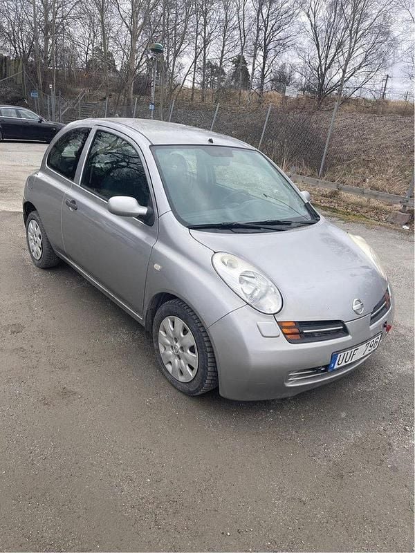 Silver Begagnad 2004 Nissan Micra Halvkombi | 18 000 kr (Bra pris) - Bild 1/4