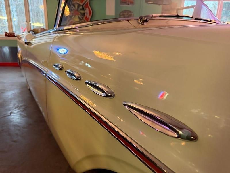 Begagnad Buick Roadmaster 305 HK (224 kW) 1957 Vit Cab