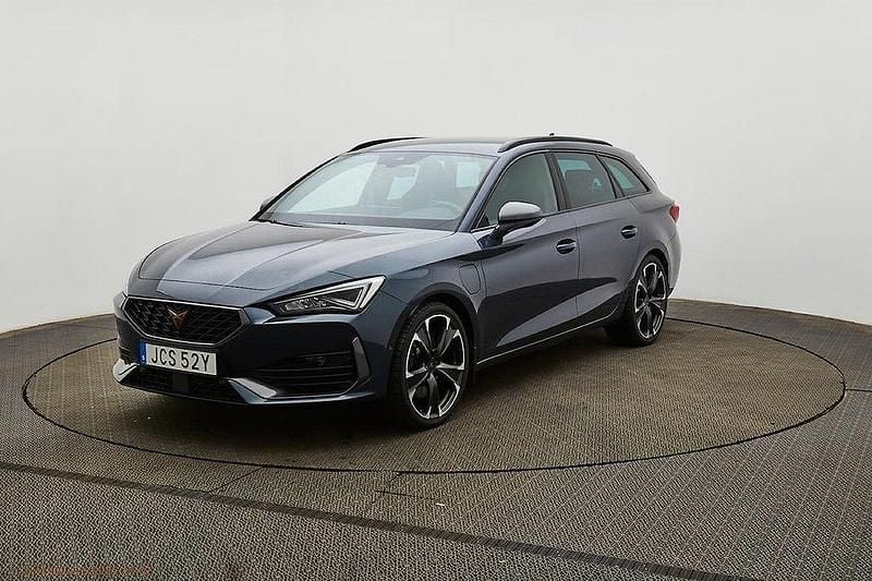 Grå Begagnad 2024 Cupra Leon Kombi | 314 900 kr (Bra pris) - Bild 1/4