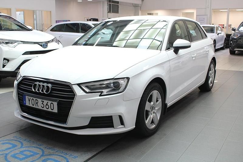 Begagnad Audi A3 Sport 116 HK (85 kW) 2018 Vit Halvkombi