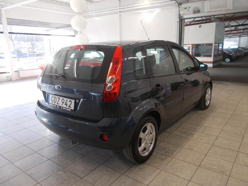 Begagnad Ford Fiesta 2007 Grå