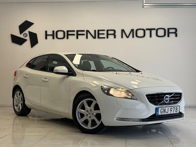 Begagnad Volvo V40 Kinetic 116 HK (85 kW) 2014 Vit Halvkombi