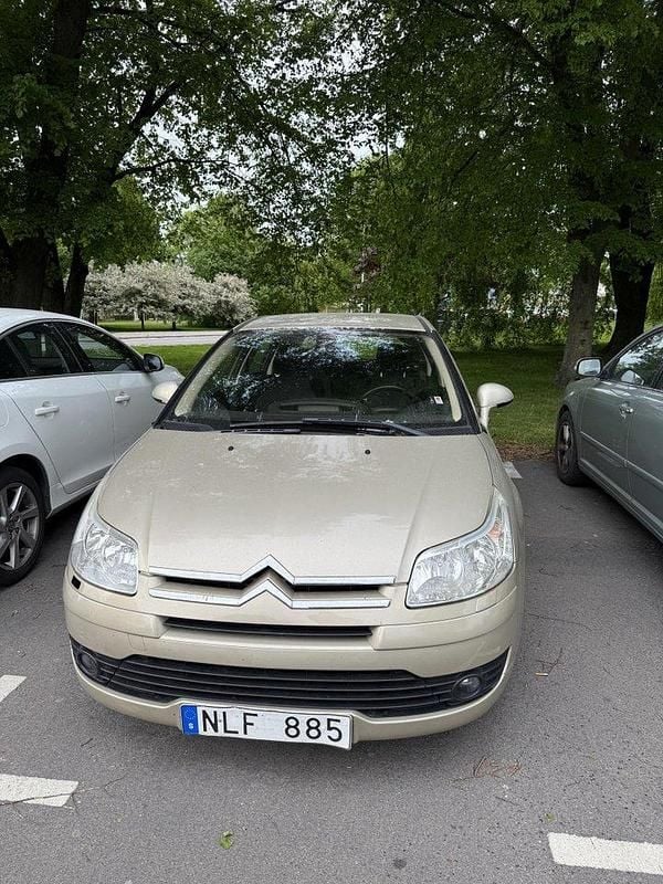 Brun Begagnad 2007 Citroën C4 Halvkombi | 30 000 kr (Marknadspris) - Bild 1/4