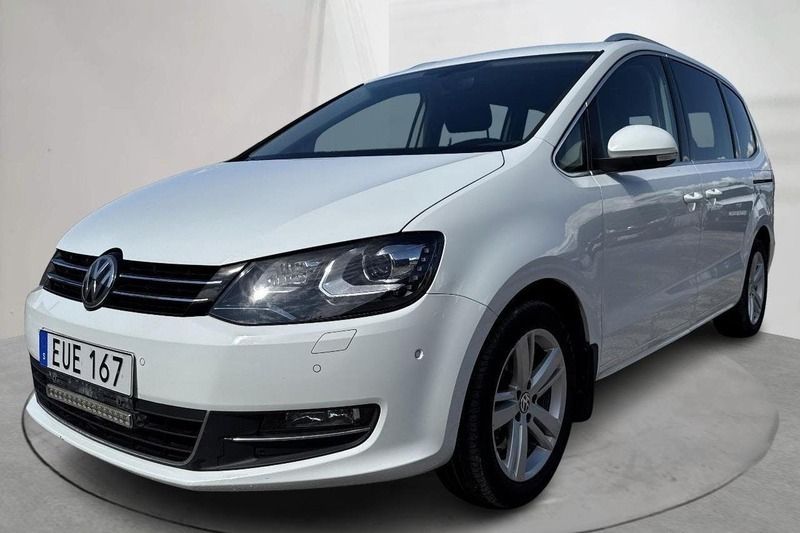 Vit Begagnad 2017 VW Sharan GT Minibuss | 250 000 kr (Marknadspris) - Bild 1/4
