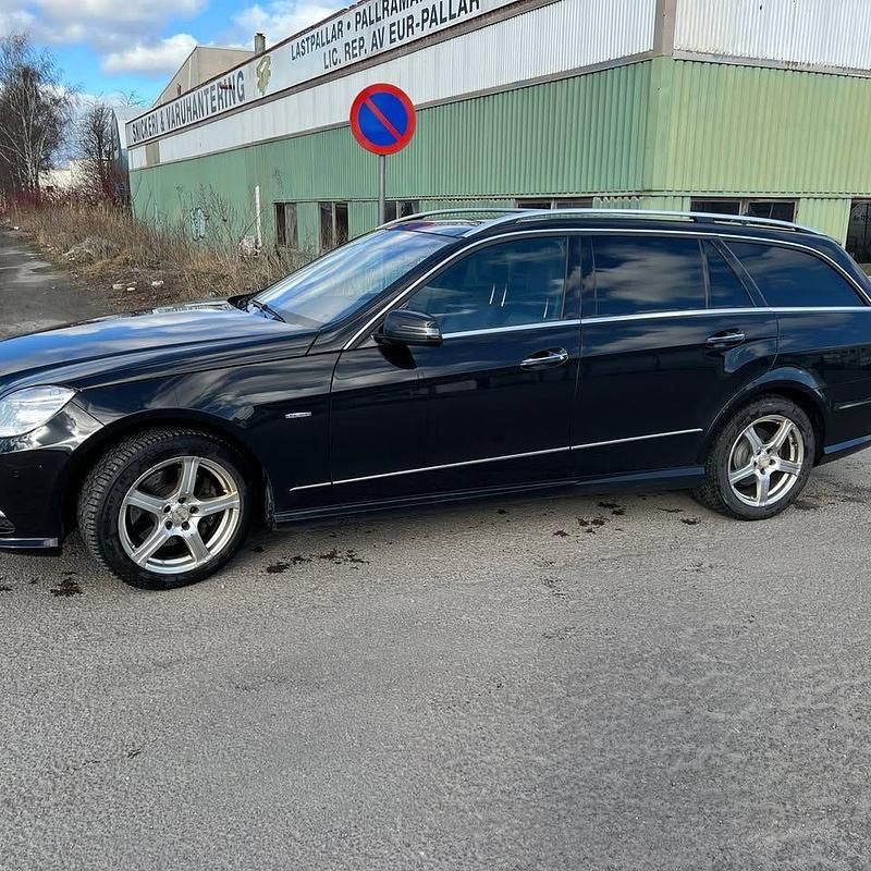 Begagnad Mercedes E350 265 HK (194 kW) 2012 Obstanit svart metalic