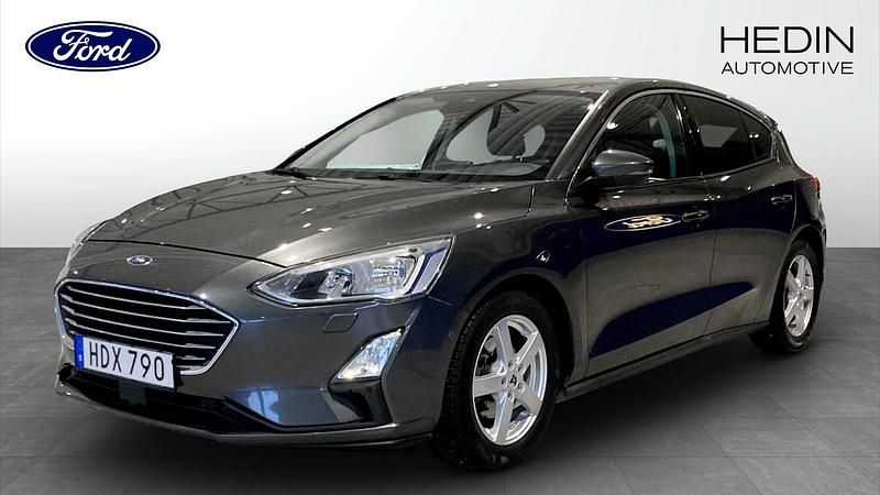 Grå Begagnad 2018 Ford Focus Titanium Halvkombi | 109 900 kr (Marknadspris) - Bild 1/4