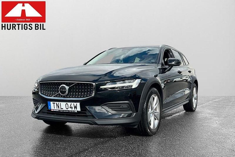 Svart Begagnad 2023 Volvo V60 CC Core Kombi | 359 900 kr (Marknadspris) - Bild 1/4