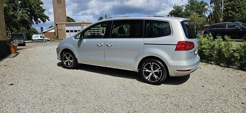 Silver Begagnad 2011 VW Sharan Minibuss | 101 500 kr (Marknadspris) - Bild 1/4