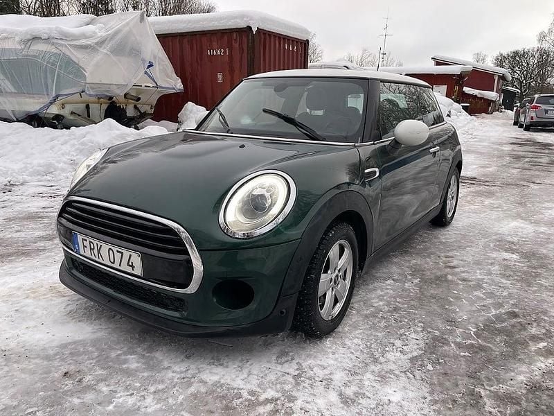 Grön Begagnad 2017 Mini Cooper D Halvkombi | 164 000 kr (Lite dyr) - Bild 1/4