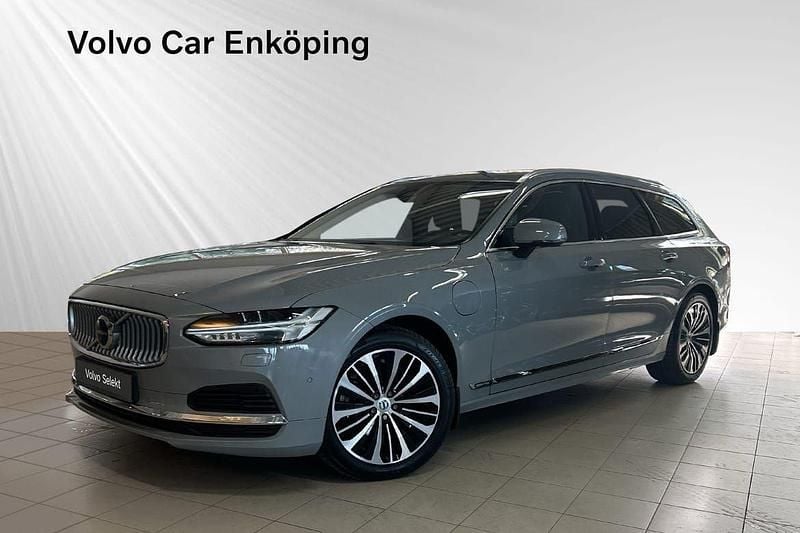 Grå Begagnad 2023 Volvo V90 Core Kombi | 429 900 kr (Marknadspris) - Bild 1/3