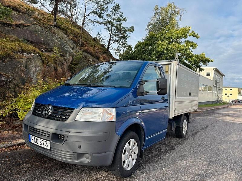 Mörkblå (blå) Begagnad 2009 VW T5 Van | 67 900 kr (Marknadspris) - Bild 1/4