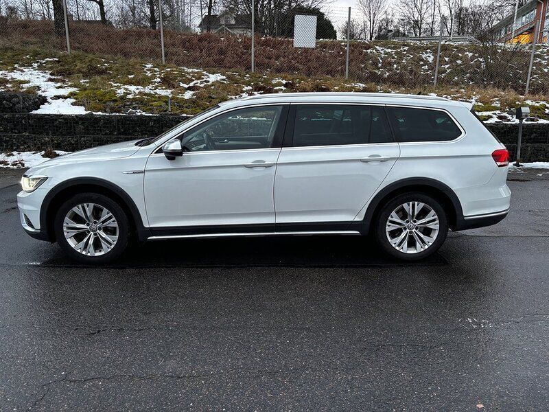 Vit Begagnad 2017 VW Passat Alltrack Kombi | 137 000 kr (Marknadspris) - Bild 1/1