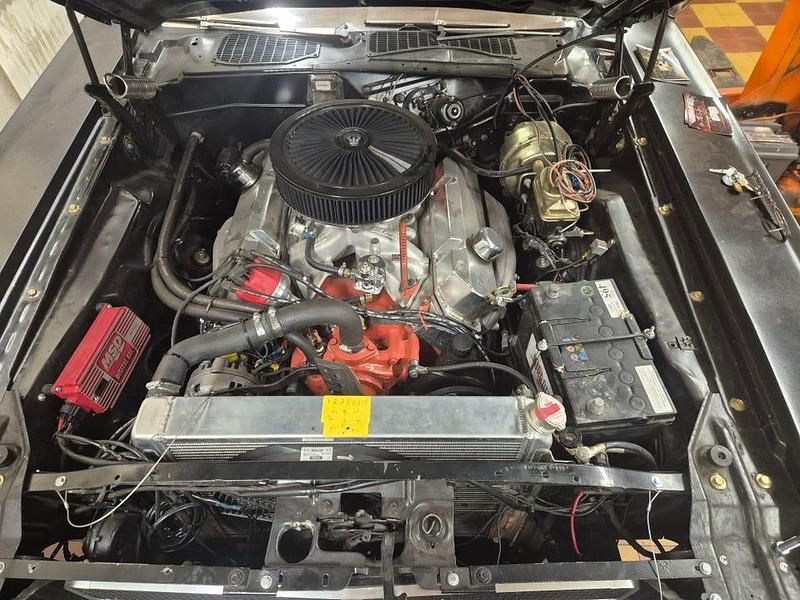 Begagnad Dodge Challenger 1970 Svart med vit rand. garage lackad Sportkupé