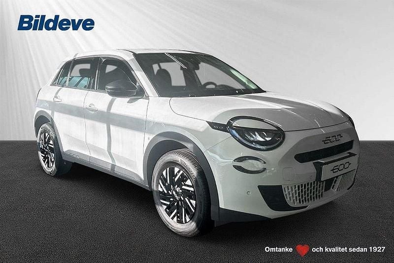 Vit Ny 2025 Fiat 600 Lounge SUV | 315 800 kr - Bild 1/4