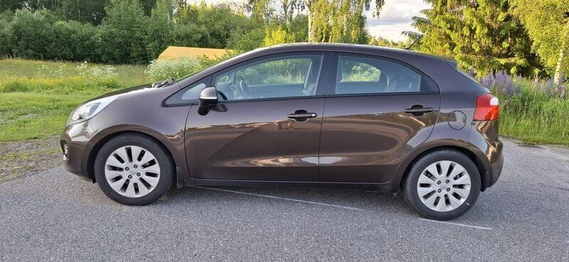 Brun Begagnad 2014 Kia Rio Halvkombi | 55 000 kr (Bra pris) - Bild 1/4