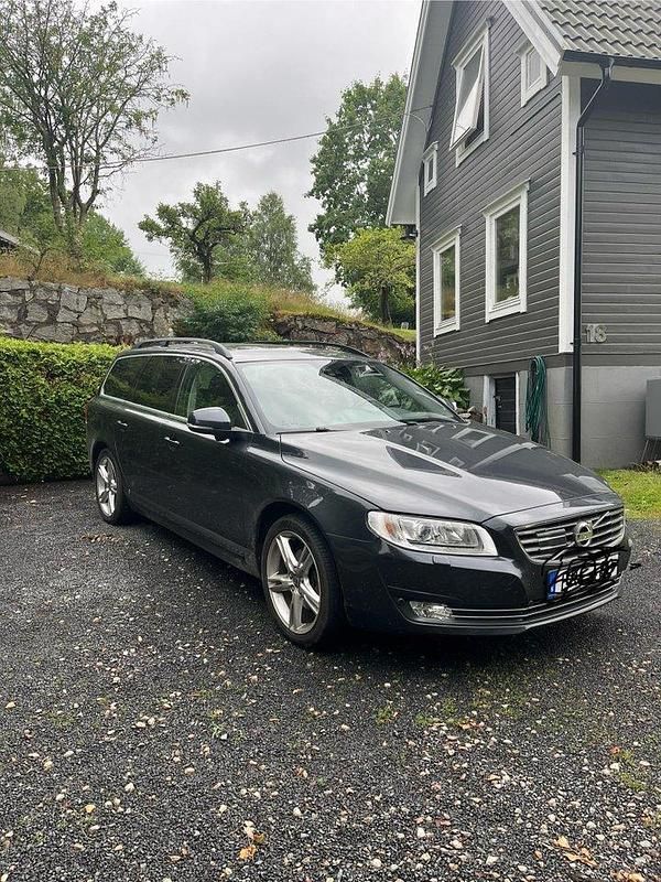 Grå Begagnad 2016 Volvo V70 Momentum Kombi | 155 000 kr (Marknadspris) - Bild 1/2