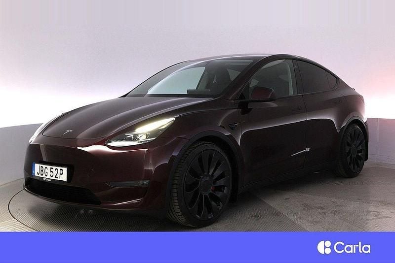 Röd Begagnad 2023 Tesla Model Y Performance SUV | 498 900 kr - Bild 1/4