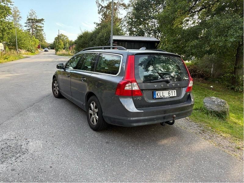 Grå Begagnad 2011 Volvo V70 Momentum Kombi | 66 000 kr (Bra pris) - Bild 1/4