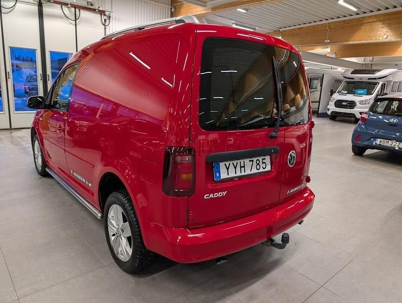 Begagnad VW Caddy R 150 HK (110 kW) 2017 Röd Minibuss
