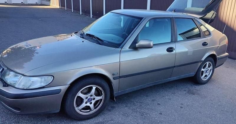 Begagnad 2003 Saab 9-3 Halvkombi | 8 000 kr (Marknadspris) - Bild 1/4