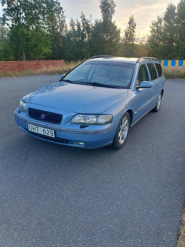 Blå Begagnad 2004 Volvo V70 Business Edition Kombi | 23 000 kr (Bra pris) - Bild 1/4
