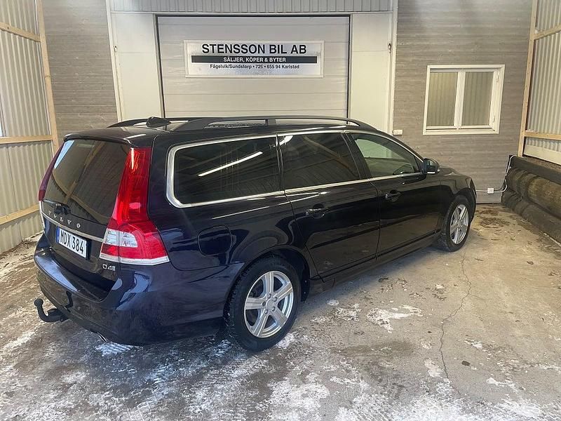 Begagnad Volvo V70 Momentum 181 HK (133 kW) 2015 Blå Kombi