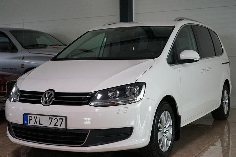 Vit Begagnad 2011 VW Sharan Minibuss | 109 500 kr (Marknadspris) - Bild 1/4